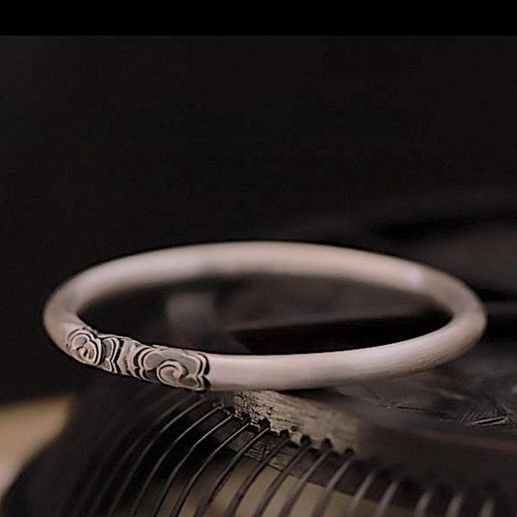 Sterling Silver Irregular Flower Pattern Bangle Bracelet - Picture 8 of 16